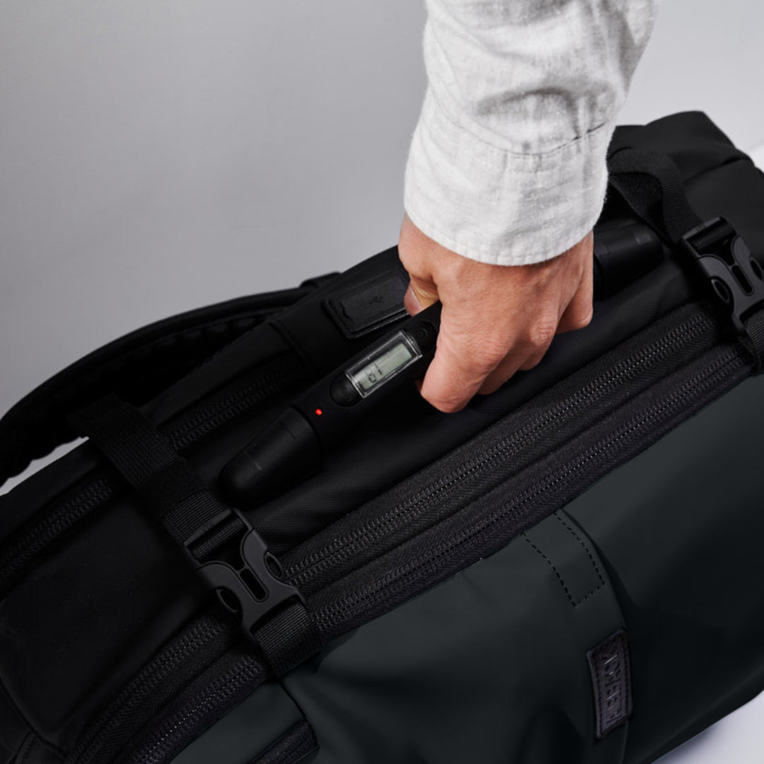 Airback Backpack: Hand luggage size - Matt Black - No Weight