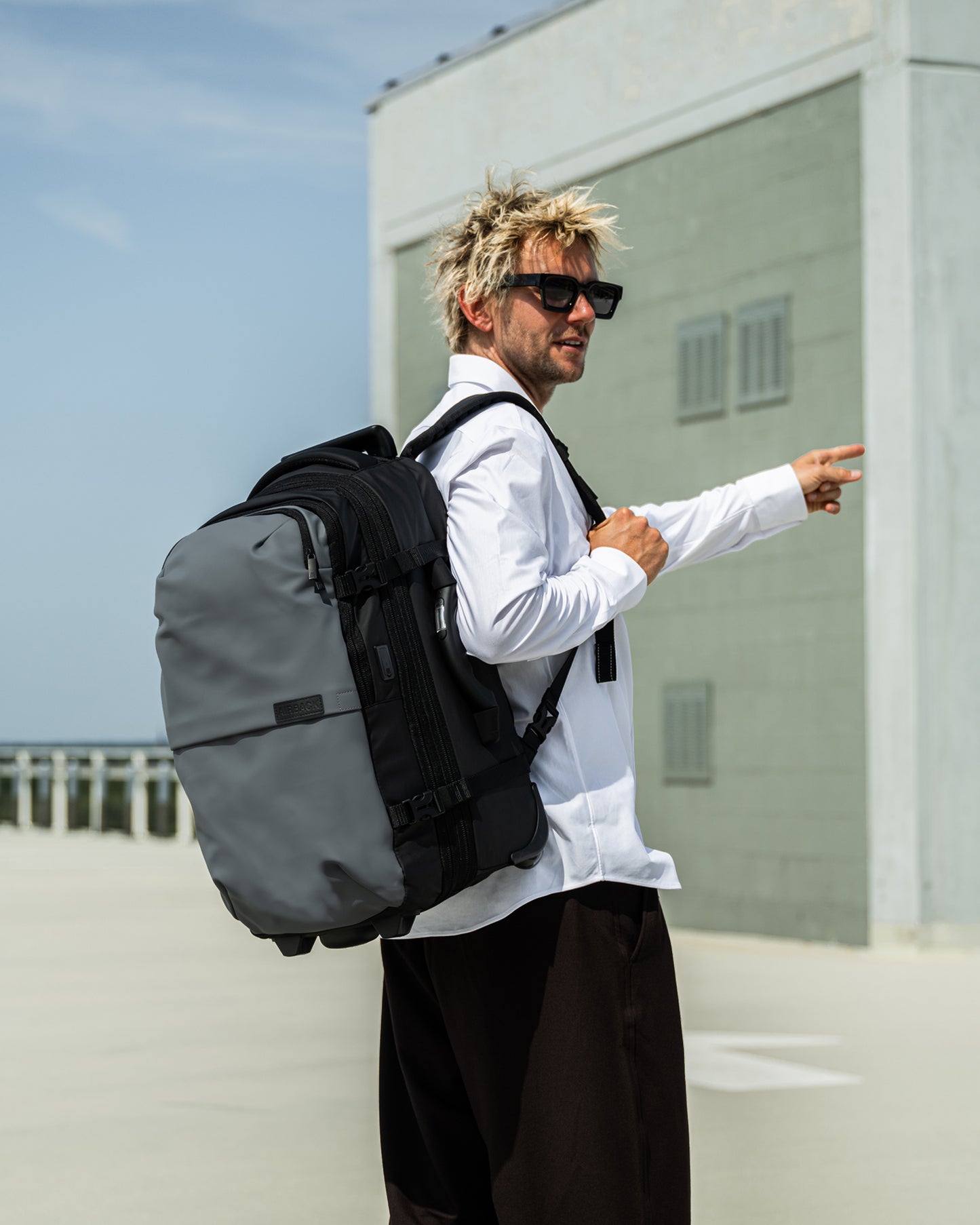 MAX (Carry-On)