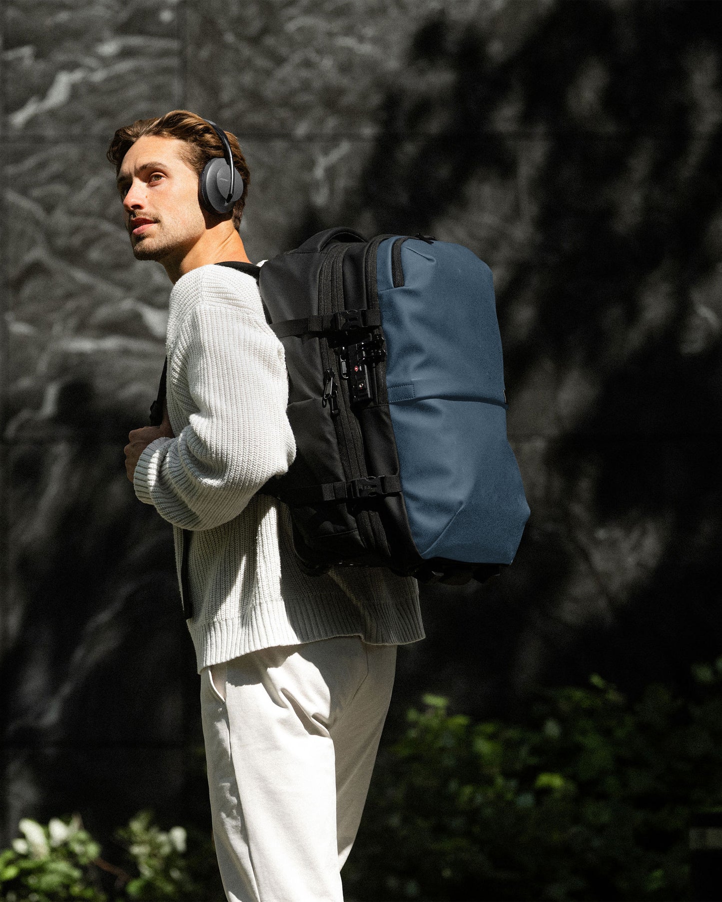 MAX (Carry-On)