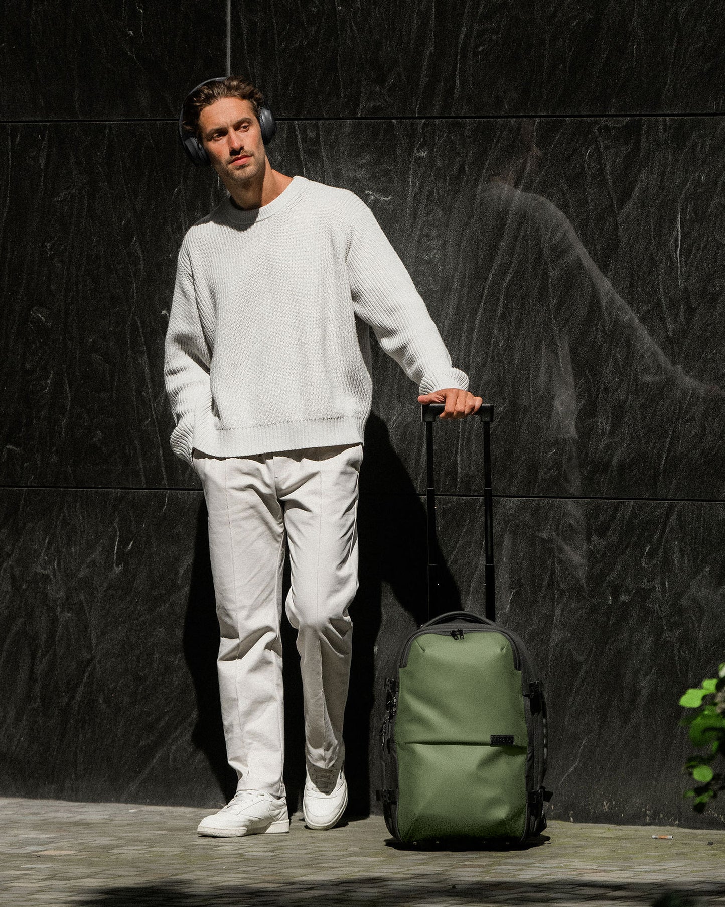 MAX (Carry-On)