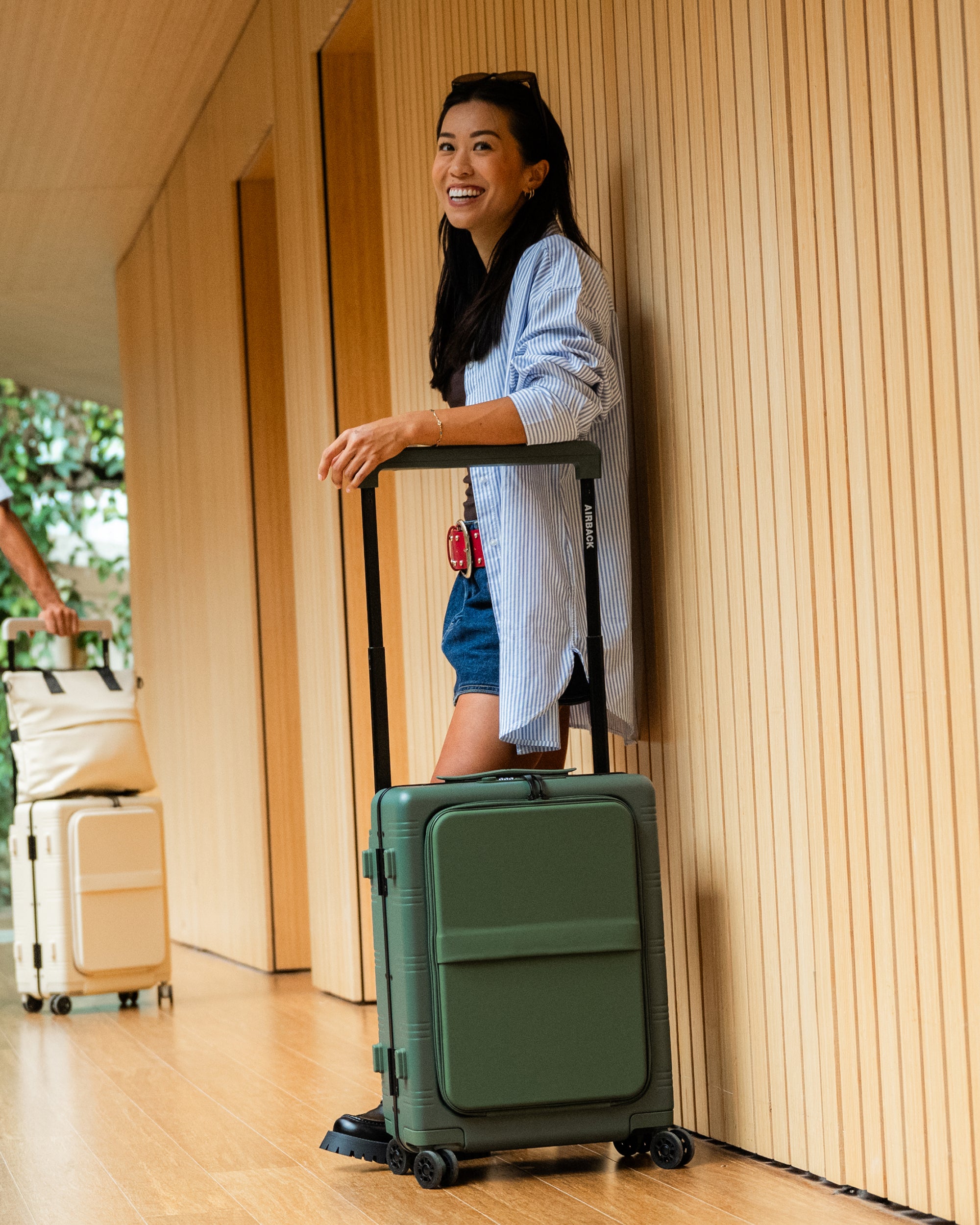 Zipperless Aluminum Carry-On Suitcase – Olive Green | Airback