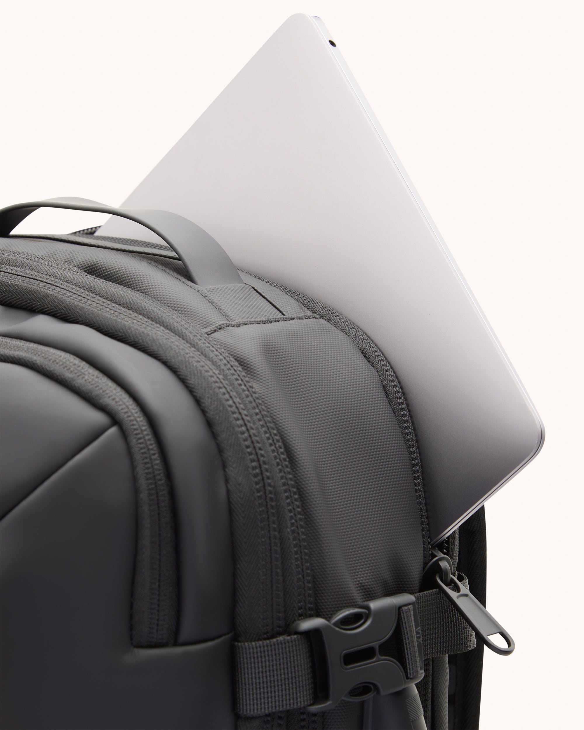 Airback Backpack: Hand luggage size - Matt Black - Airback